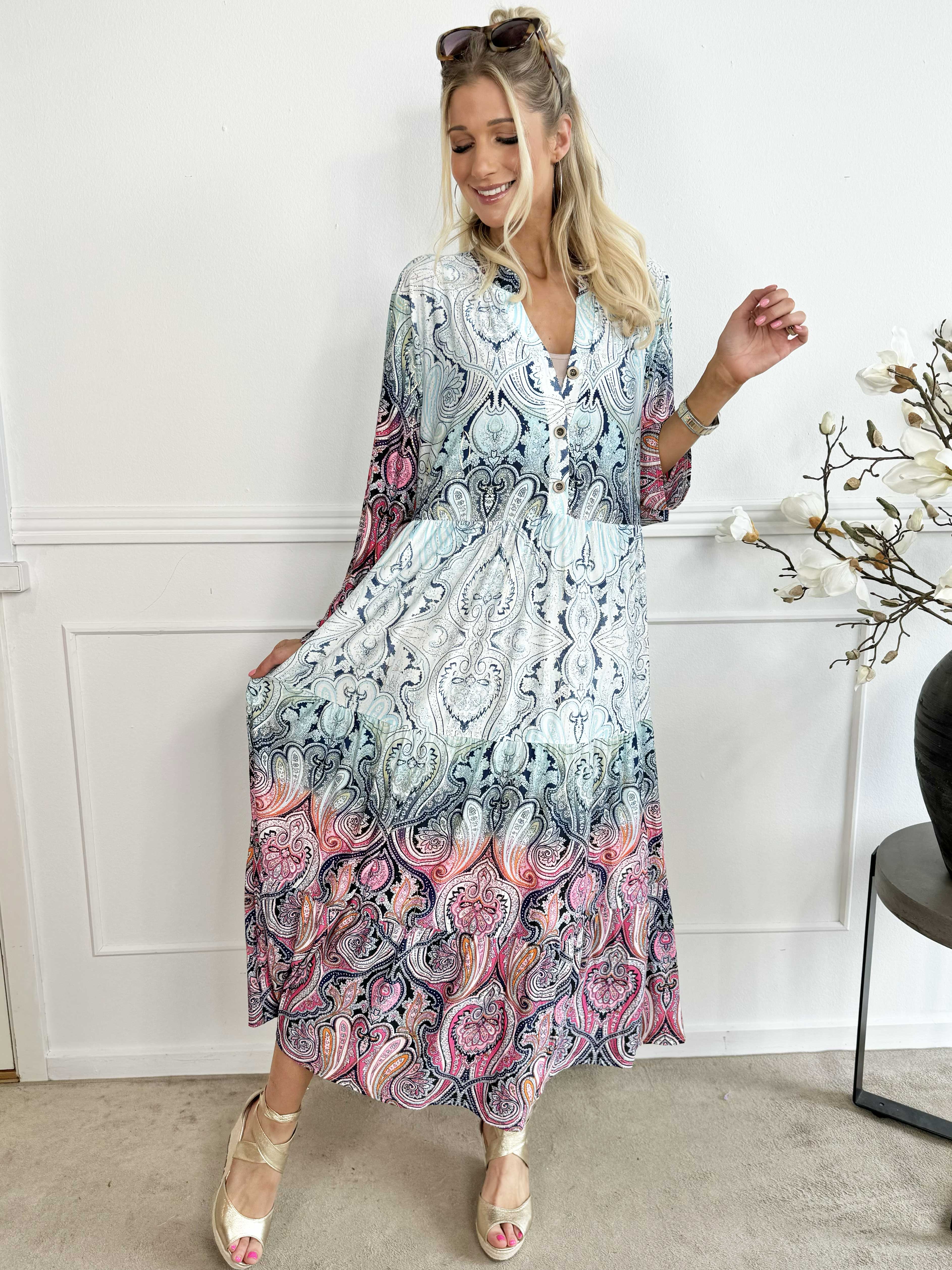 Milano Tamaria - Långklänning med fint tryck i lager-på-lager-look